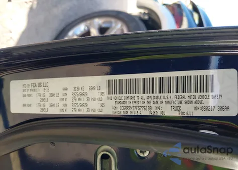 2015 Ram 1500 Laramie z USA, uszkodzony, nr VIN 1C6RR7NT7FS776199